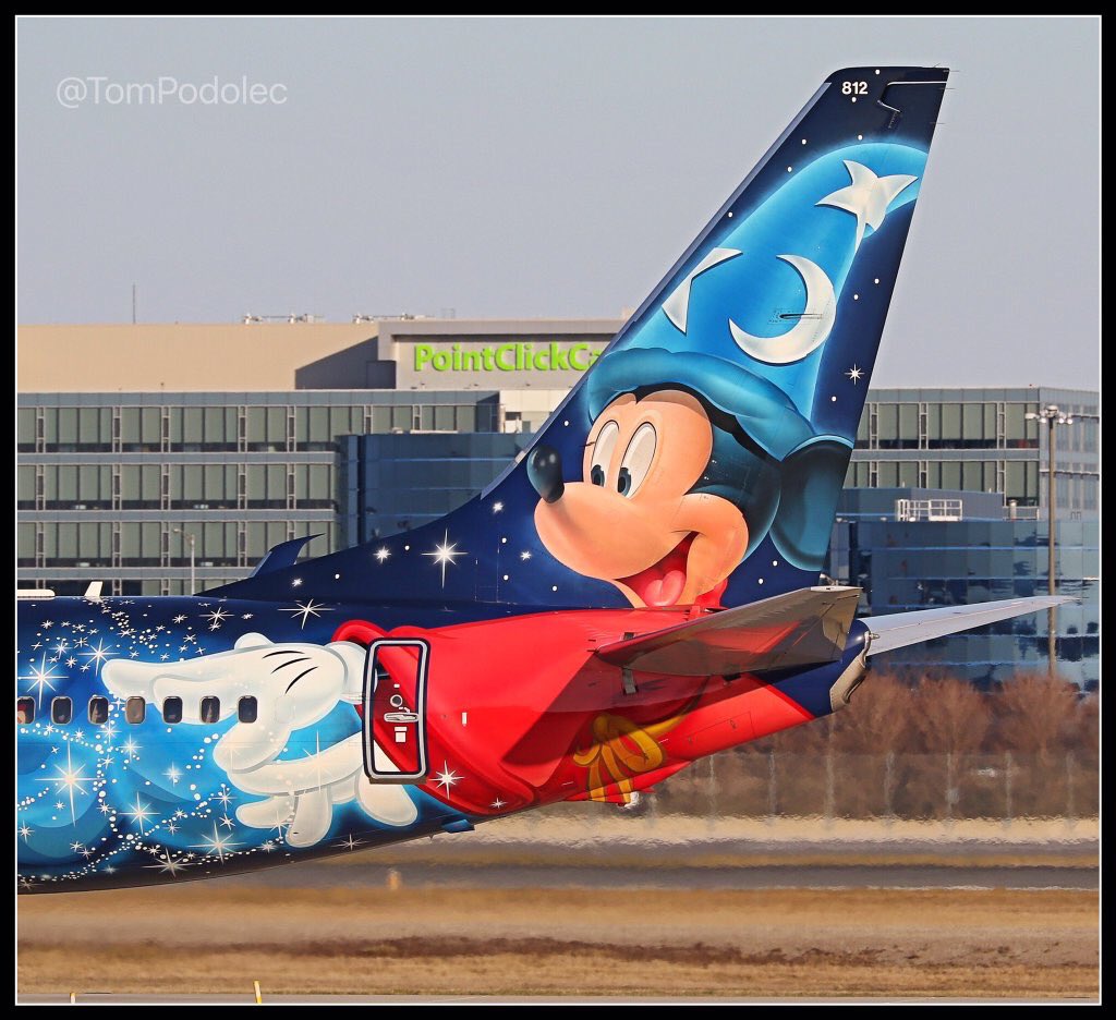 TomPodolec's tweet photo. YYZ Spotter Alert βοΈ @WestJet Disney #MagicPlane enroute #Toronto ETA 16:15 #WS662 #SimcoeDay https://t.co/IqvF1pDU1k