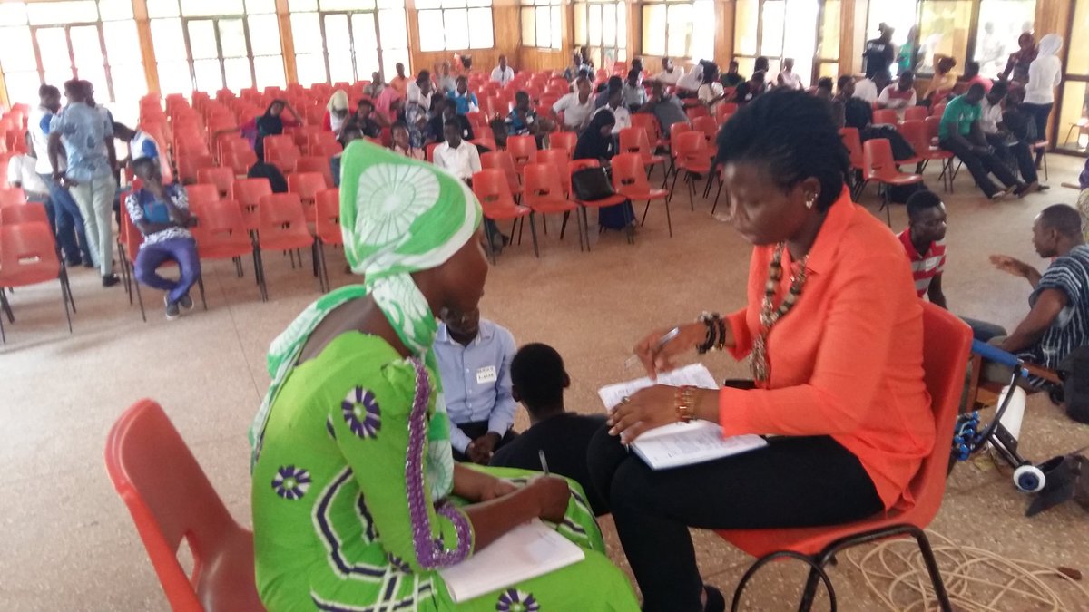 BarcampTamale's tweet photo. Nafisa Adams, social entrepreneur & founder of #BeadsOfHope & #Detiina (Our Hope), #mentoring @ #bctamale. #socent https://t.co/vAoTAB4CHo