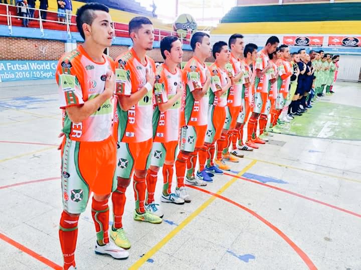 Arleydaza07's tweet photo. Bajo tu bendición Dios 🙏☝ #Sanpas #LigaArgos #Protocolos #Himno #Colombia #Boyaca #14 ⚽⚽⚽ https://t.co/4tLnQq8sON