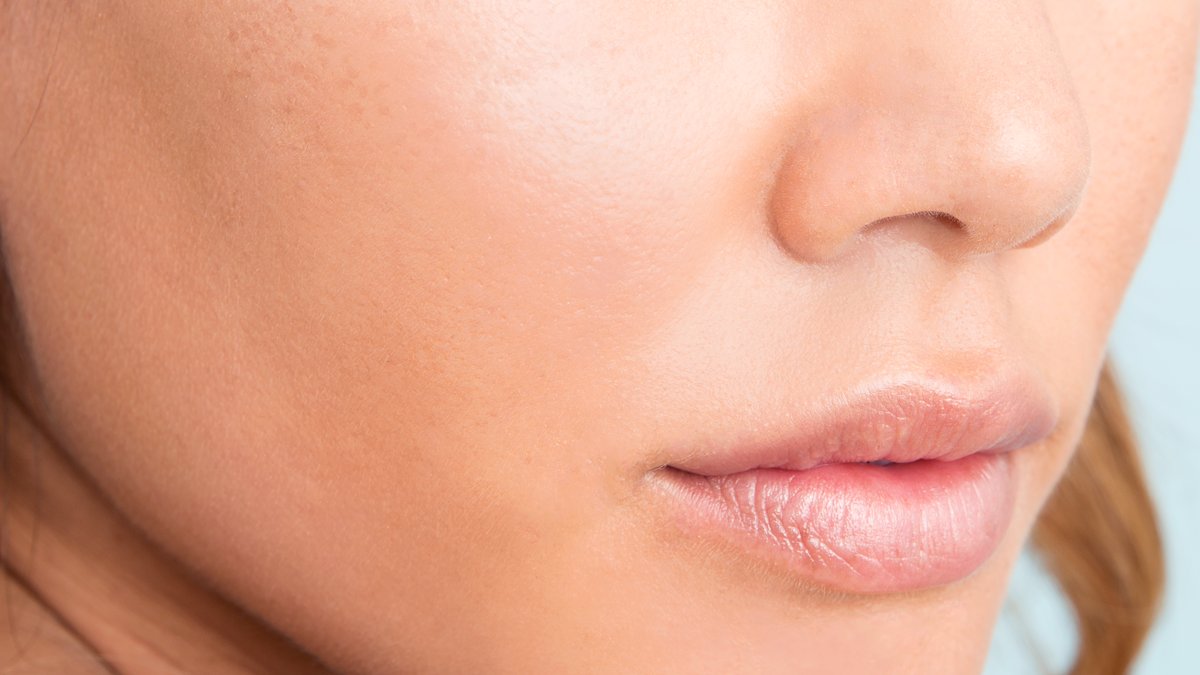 LauraMercier's tweet image. Less coverage, more natural glow. Featured: Tinted Moisturizer.