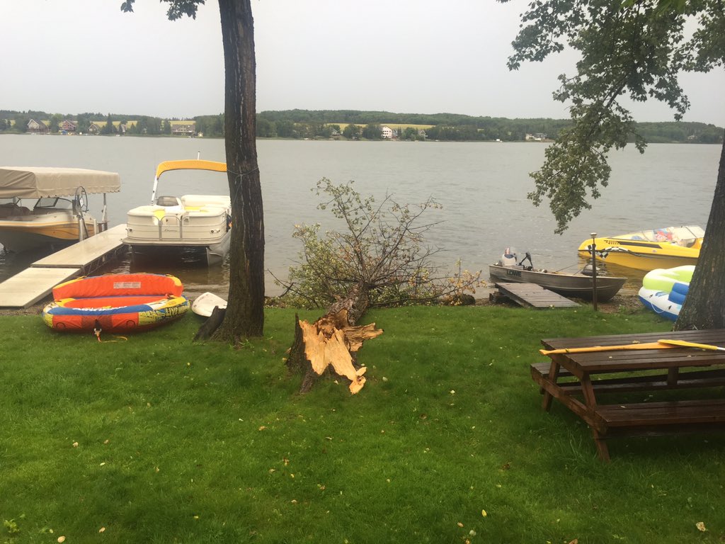 CraigSenchuk's tweet photo. Big storm at Ditch Lake last night.  Couldn't have placed this any better #livinright https://t.co/2ARCdLifTL