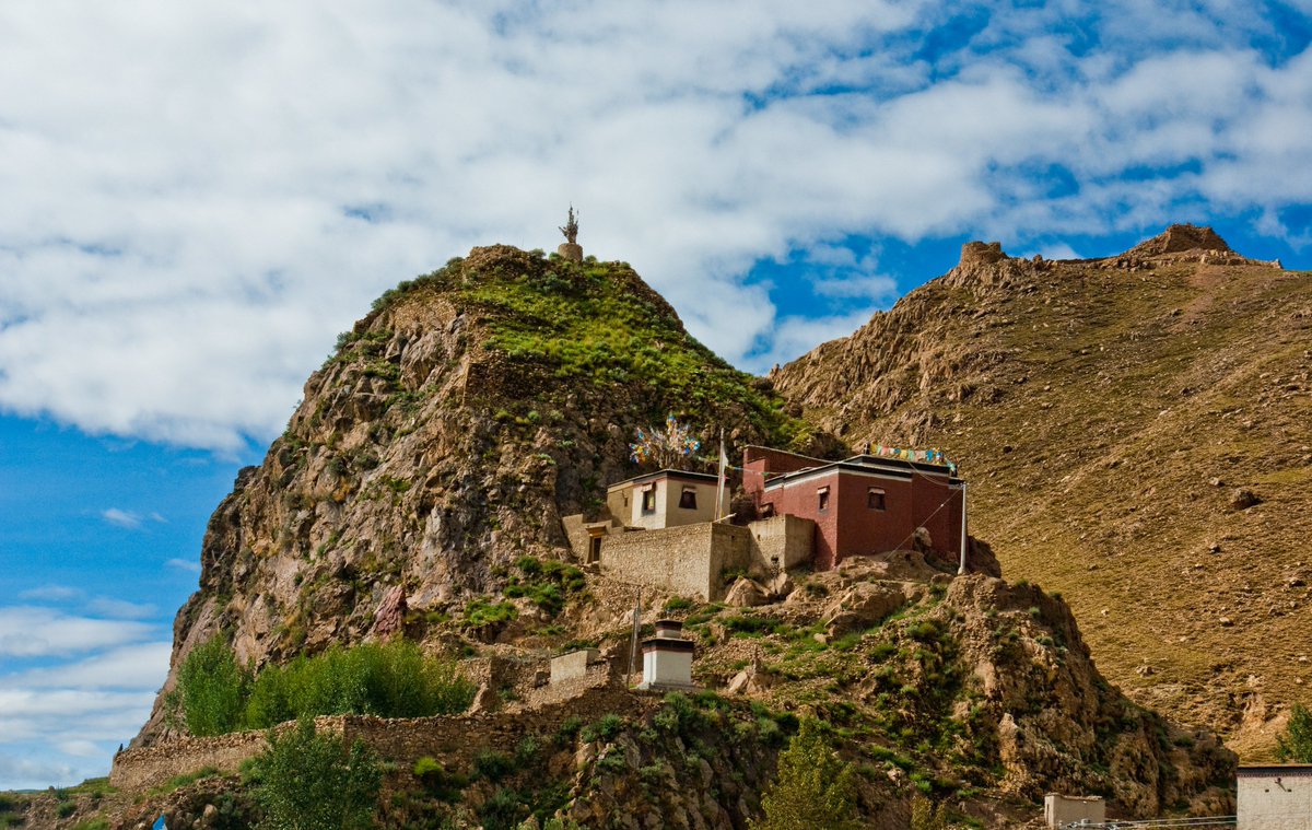 CultureTrip's tweet photo. Beat the Monday blues with great travel inspiration from the heights of the Tibet mountains. #mondaymantra https://t.co/yRmFWIpHOw