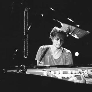 Listening to Hauschka - Stromness (Eluvium Remix) on <a href="/hypem/">Hype Machine</a>  hypem.com/track/2c6y6