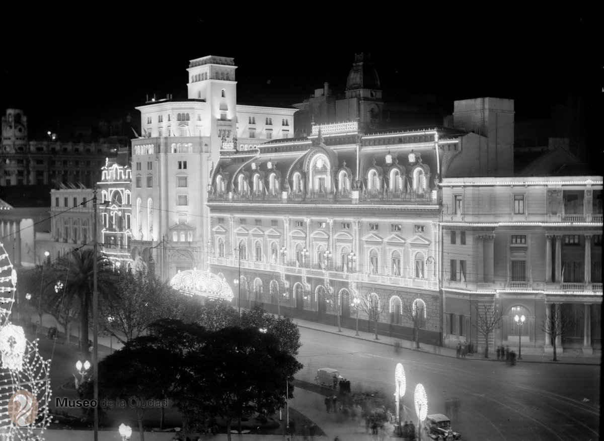 BsAsMuseo's tweet image. #FotoDelDia Edificios de la calle Rivadavia, c1935. Colección Parques y Paseos. Mirá: goo.gl/TSwTqQ