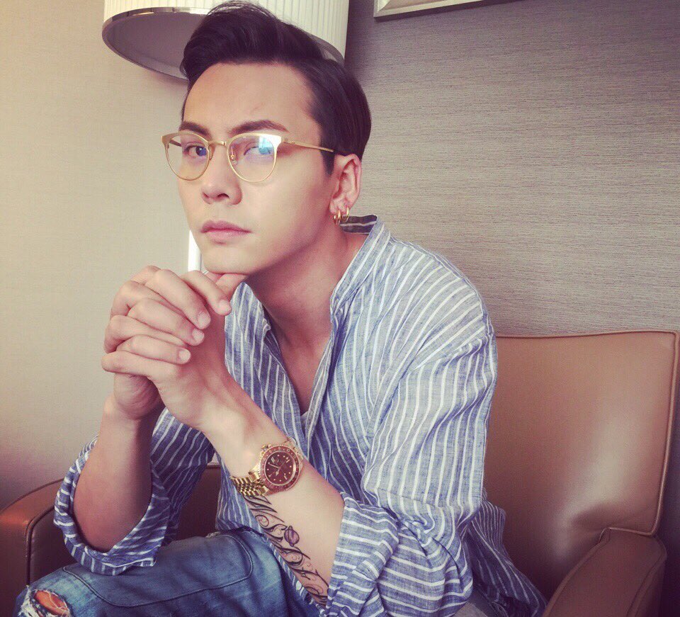 Smileytu09's tweet photo. Hello，陈等等，真的要为你生猴子啊！太帅了！！！！#陈伟霆 #william #张大佛爷 #老九门 https://t.co/cXzk3lSH5k