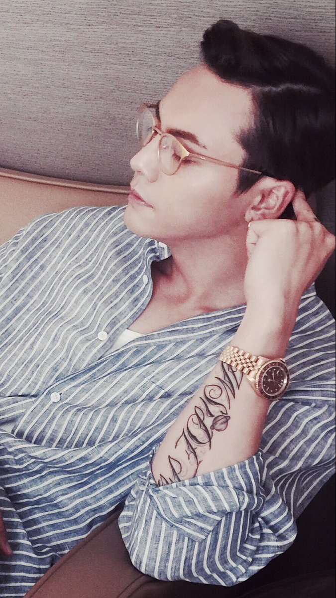 Smileytu09's tweet photo. Hello，陈等等，真的要为你生猴子啊！太帅了！！！！#陈伟霆 #william #张大佛爷 #老九门 https://t.co/cXzk3lSH5k