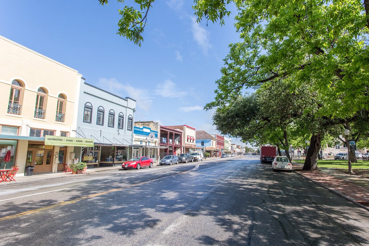 We’re offering another #CelebrateMainStreet Sweepstakes! Sign up for a <a href="/seguinmain/">Seguin Main Street</a> getaway: bit.ly/1LTwyl3