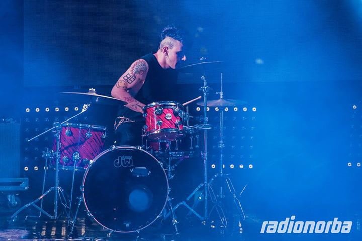 AlexKolors's tweet photo. Bomba ieri! #BattitiLive #drumsdrumsdrums #thekolors @radionorba https://t.co/XoXtmOzGaF