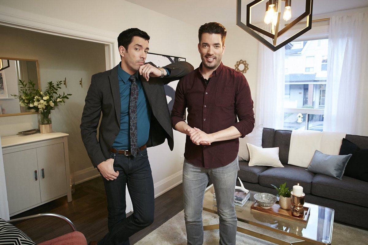 CineflixRights's tweet photo. Dream job, ✔️. Dream city, ✔️. Dream home… check out #PropertyBrothers on @w_network at 8pm to find out! #OnlyOnW https://t.co/vyoHJvBFg4