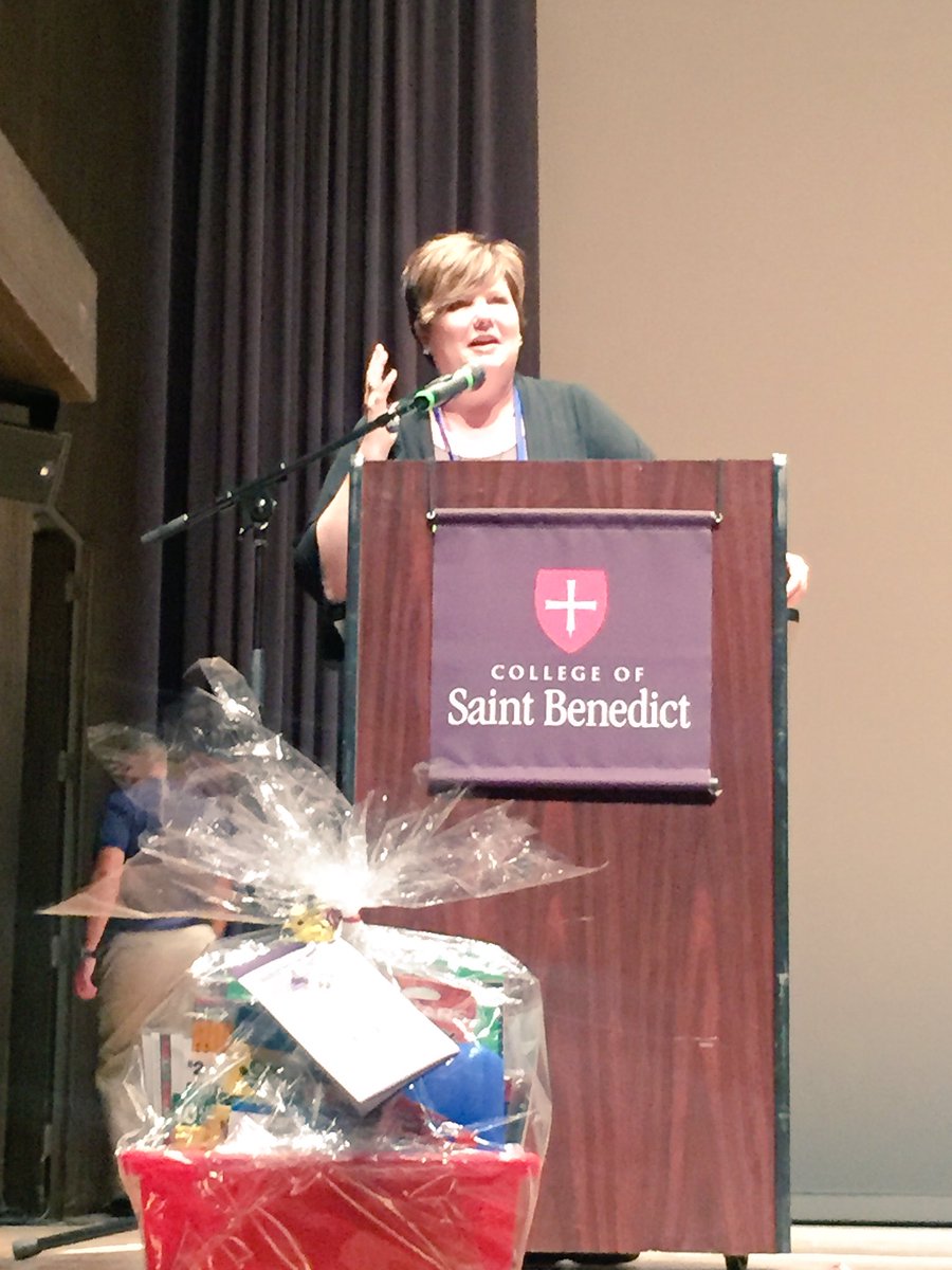 edmnedina's tweet photo. @EducationMN President @DeniseSpecht welcomes the 600+ educators to #sumsem16 https://t.co/wjCfLgBviP