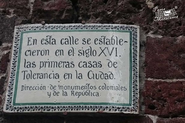 xiikMX's tweet photo. En la puerta de las casas de tolerancia se colocaba una rama. De ahí el nombre de rameras. https://t.co/WfWGmlkCnv https://t.co/wWsnqFIrHu