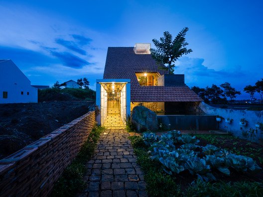 ArchDaily's tweet photo. Uncle's House / 3 Atelier https://t.co/9jZqrGuSsY https://t.co/HpmlKJrAwV