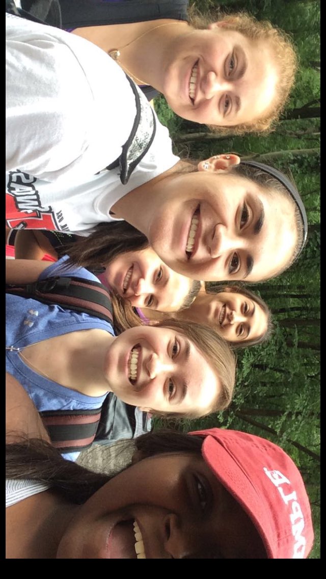 AlexisGebbia's tweet photo. We hiked 9 miles today to see the fall https://t.co/LQk9z3l74F