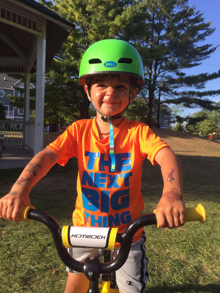 elgruponorte's tweet image. Fantastic night at Estrellas 🌟🌟🌟 Lucas earns a #bigboybike 👉 🚲 Gracias @mclaincycle for supporting our #bikelibrary