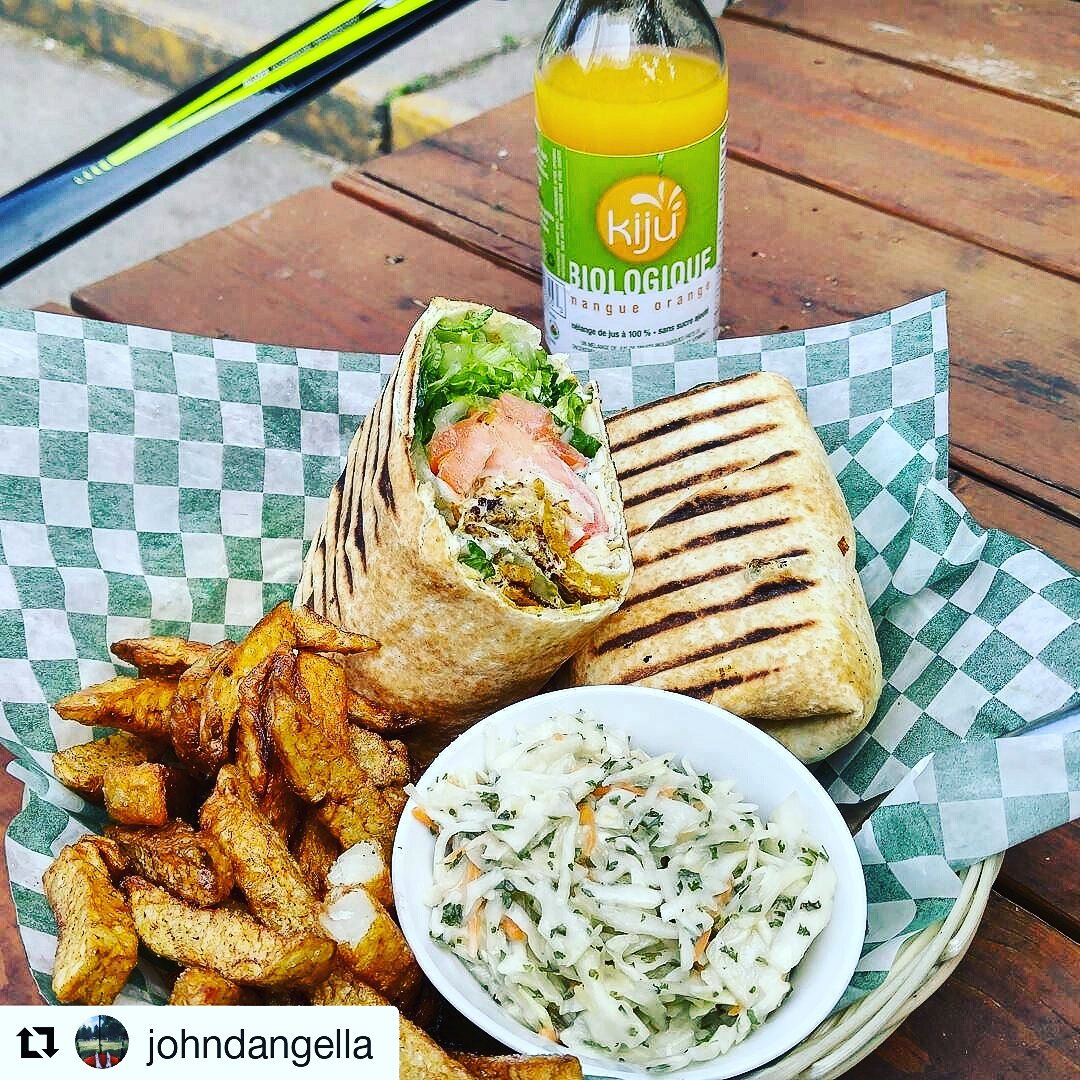 At <a href="/VeganRapide/">Vegan Rapide</a> come eat the delicious #burger and #wraps ! Find <a href="/RealFoodApp/">RealFood App</a> and read the amazing reviews! 🍔🍔🍟🍟