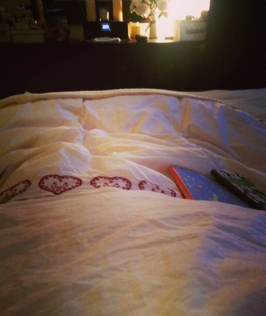 slimminglondon's tweet photo. Yup.... not even 9pm and I am in bed. Ohhhhh yes!!!!! #tiredmummy #ilovemybed #superkingbed #cologneandcotton https://t.co/skCAdZRsIj