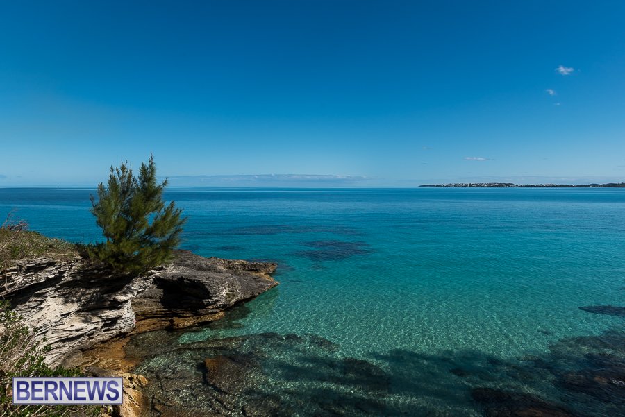 bernewsdotcom's tweet image. The north shore, on a flat, calm day in summer. 
#Bermuda #Views #Vistas #Vibrance