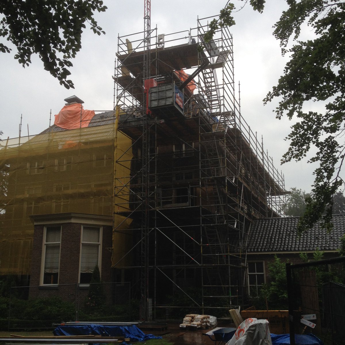 WitteveenDak's tweet photo. Onder het toeziend oog van de ooievaars, renovatie @DeHavixhorst #JurriensNoord @Frisobouwgroep https://t.co/hhuALkcYRb