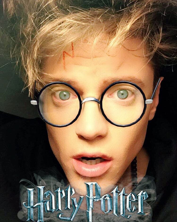 FerroLioferro's tweet photo. Quien es fan de #harrypottercomo yo? #snap #snapchat #LionelFerro #Potterhead https://t.co/gpeaY1ct1U