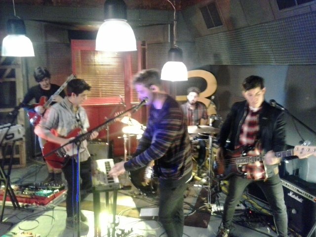malicia_sosa's tweet photo. Grabando en @senalutv el tema #Flora de #PasadoVerde para #ElUltimoAcorde https://t.co/ZBjL9uY15d