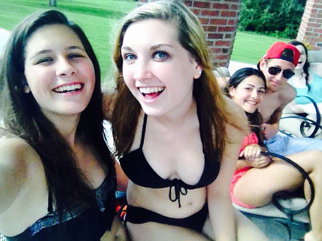 NatalieOzment's tweet image. Happy #nationalgirlfriendday @LandryMalynn @maggie_m515 @RandeeCraig