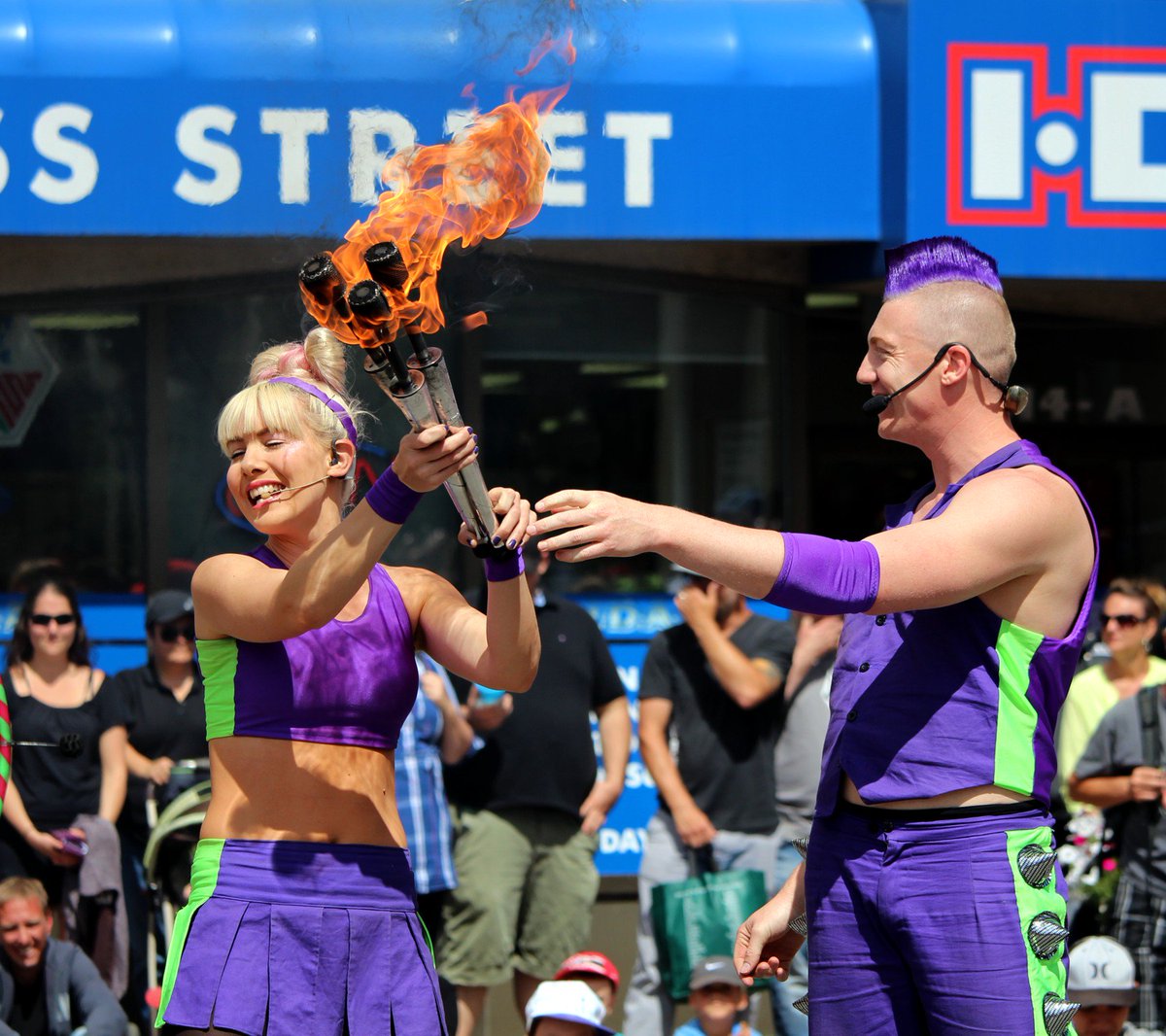 EditorCreative's tweet photo. #RedDeer #CentreFest Street performer festival. From https://t.co/1KiLdZTxD2 new August issue. Awesome and Unique! https://t.co/CAl64lei3J