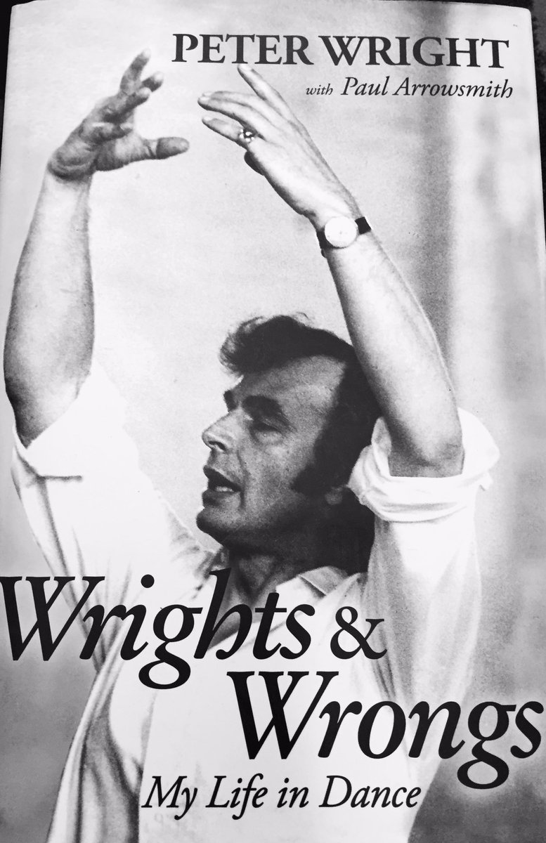 MaggyPigott's tweet image. &apos;Genteel mobbing&apos; of  #SirPeterWright @ London #Ballet Circle talk/signing of his #WrightsAndWrongs 📖 #autobiography
