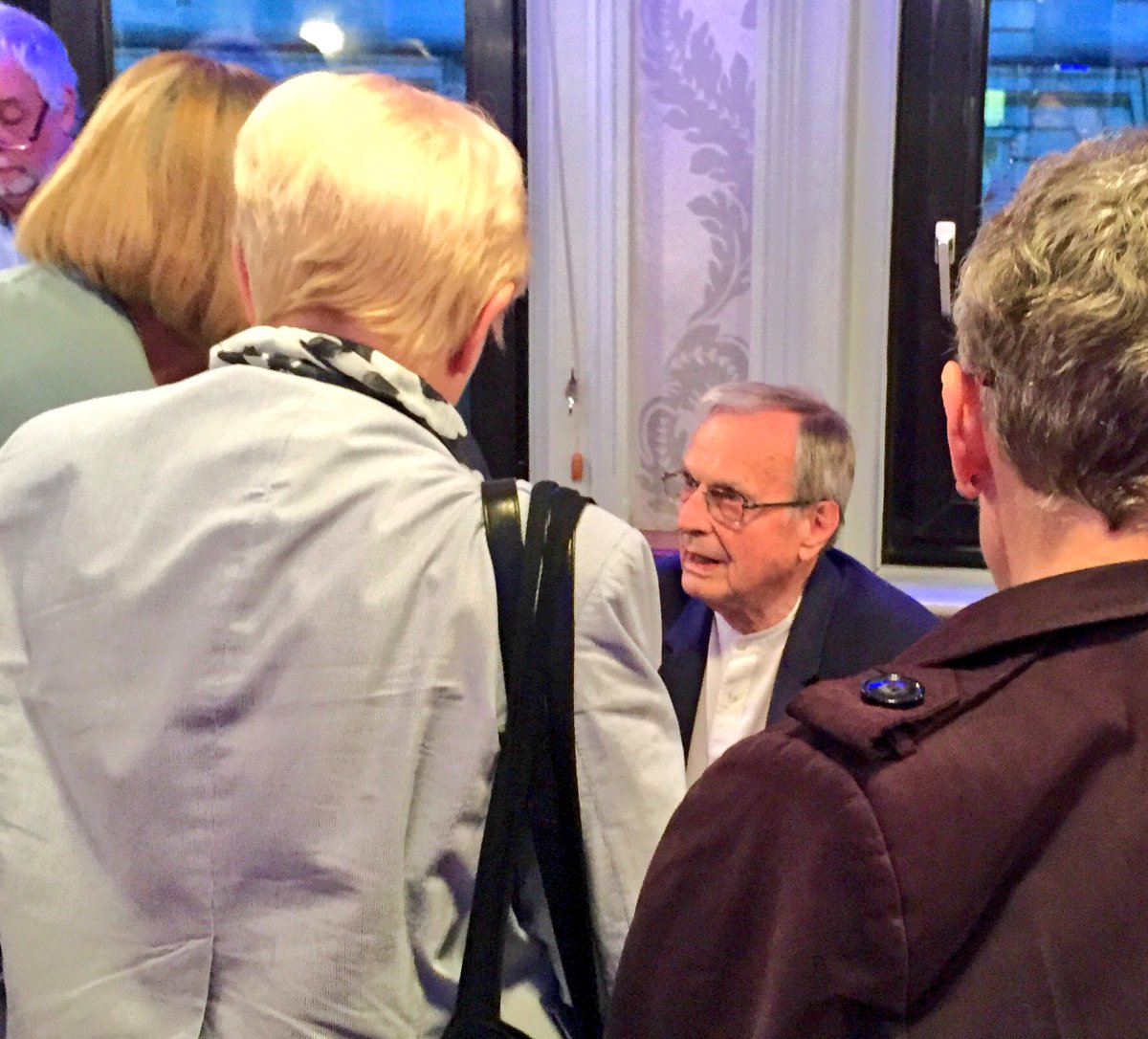 MaggyPigott's tweet image. &apos;Genteel mobbing&apos; of  #SirPeterWright @ London #Ballet Circle talk/signing of his #WrightsAndWrongs 📖 #autobiography