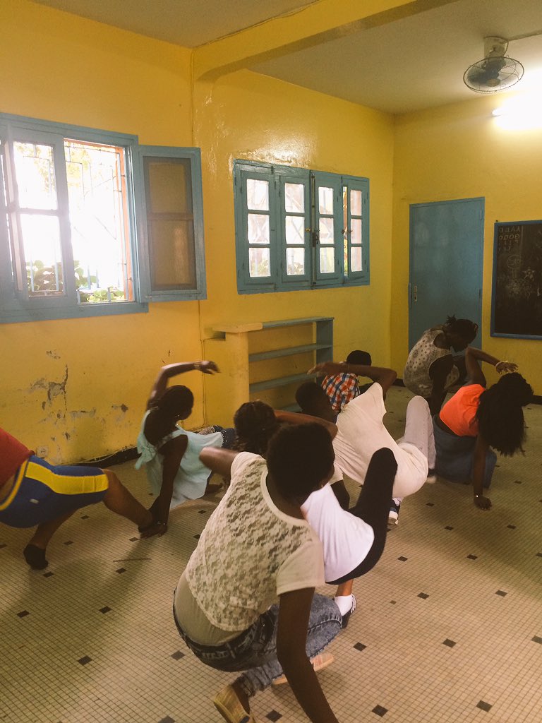 SunuIntern's tweet photo. Day 1 of #sunuthiossane had us dancing, drawing, running, and learning! #senegal #dakar #artsadmin https://t.co/SvMY4Ttu7C