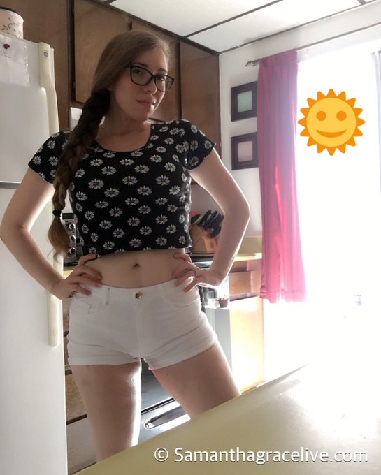 For every person who has a thing for Ginger, there are two crushing on Maryann. I'm a modern Maryann<a href="/tag/shorts"class="tags"><span>#shorts</span></a><a href="/tag/belly"class="tags"><span>#belly</span></a>