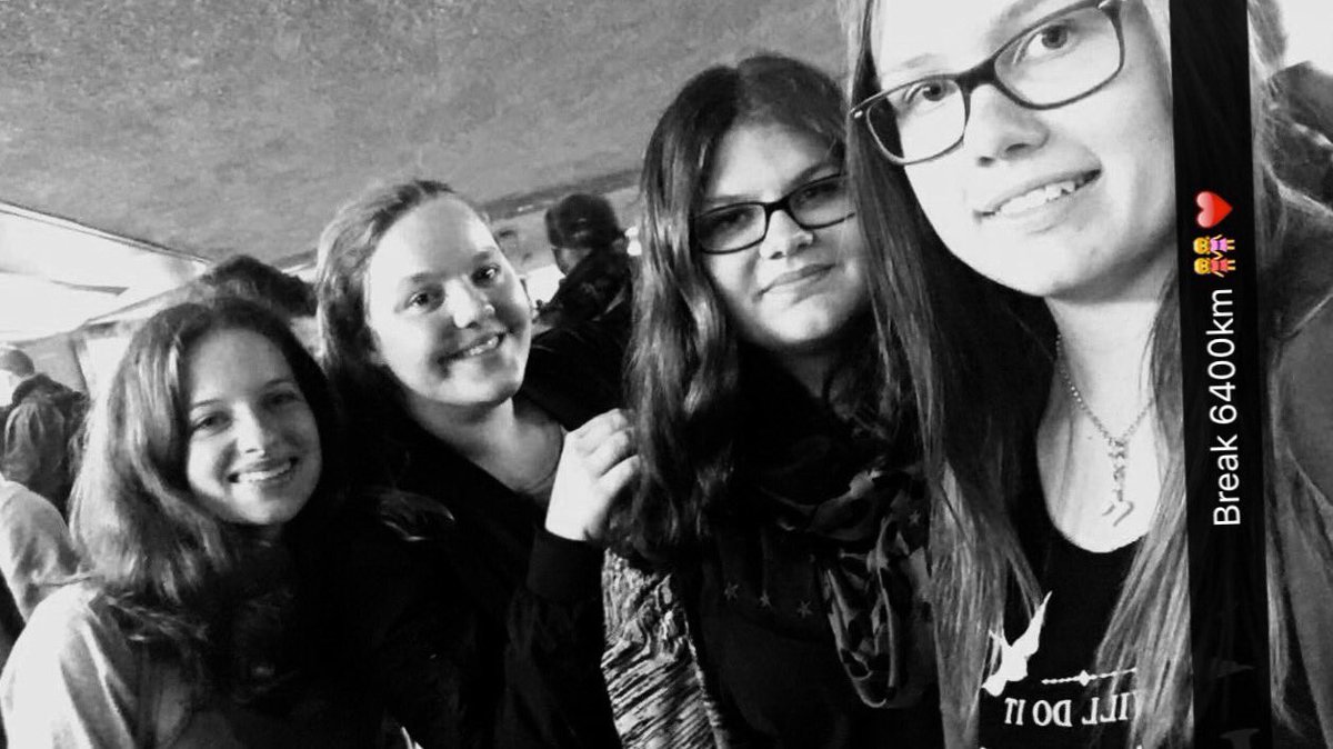 Merit312's tweet photo. Es ist krass wie viele Menschen ich dank  @MelinaSophie kennengelernt und getroffen habe.😳💕 https://t.co/n27lpZhCvc