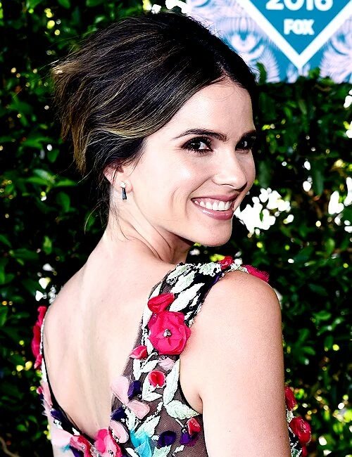 hellyeahmalia's tweet image. CONGRATULATIONS @shelleyhennig IM SO PROUD OF YOU!! KEEP SLAYING ❤👊