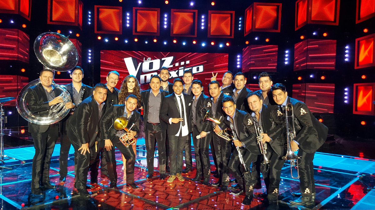UniversalMusica's tweet photo. .@Arrolladora ayer en @LaVozMexico donde cantaron #MeVaPesar con Poncho Arocha y Giovanna del equipo @tigresdelnorte https://t.co/phsewoWibG