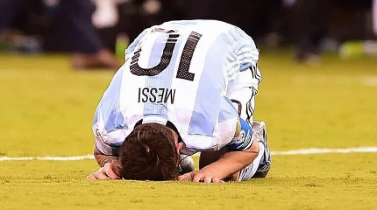CarhumoL0MBARDI's tweet photo. Cuando te enteras que Bauza es en el nuevo DT y vas a tener que jugar de 8 retrasado para doblar la marca https://t.co/ihE8BZ4VM0