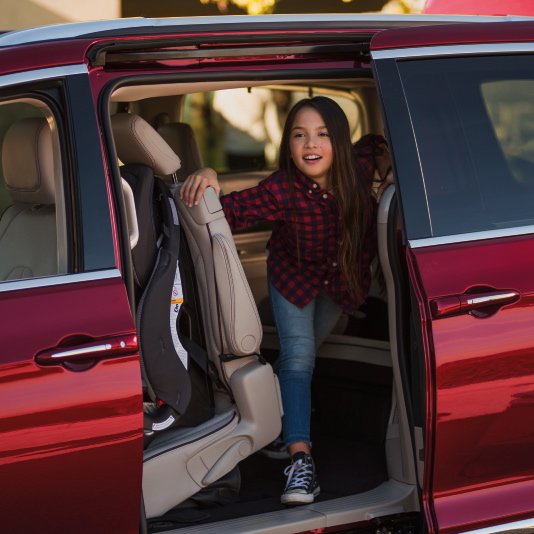 ChryslerCanada's tweet photo. The all-new 2017 Chrysler Pacifica's second row easy-tilt seating will make every stop a breeze. https://t.co/Gbuq3ZWehE