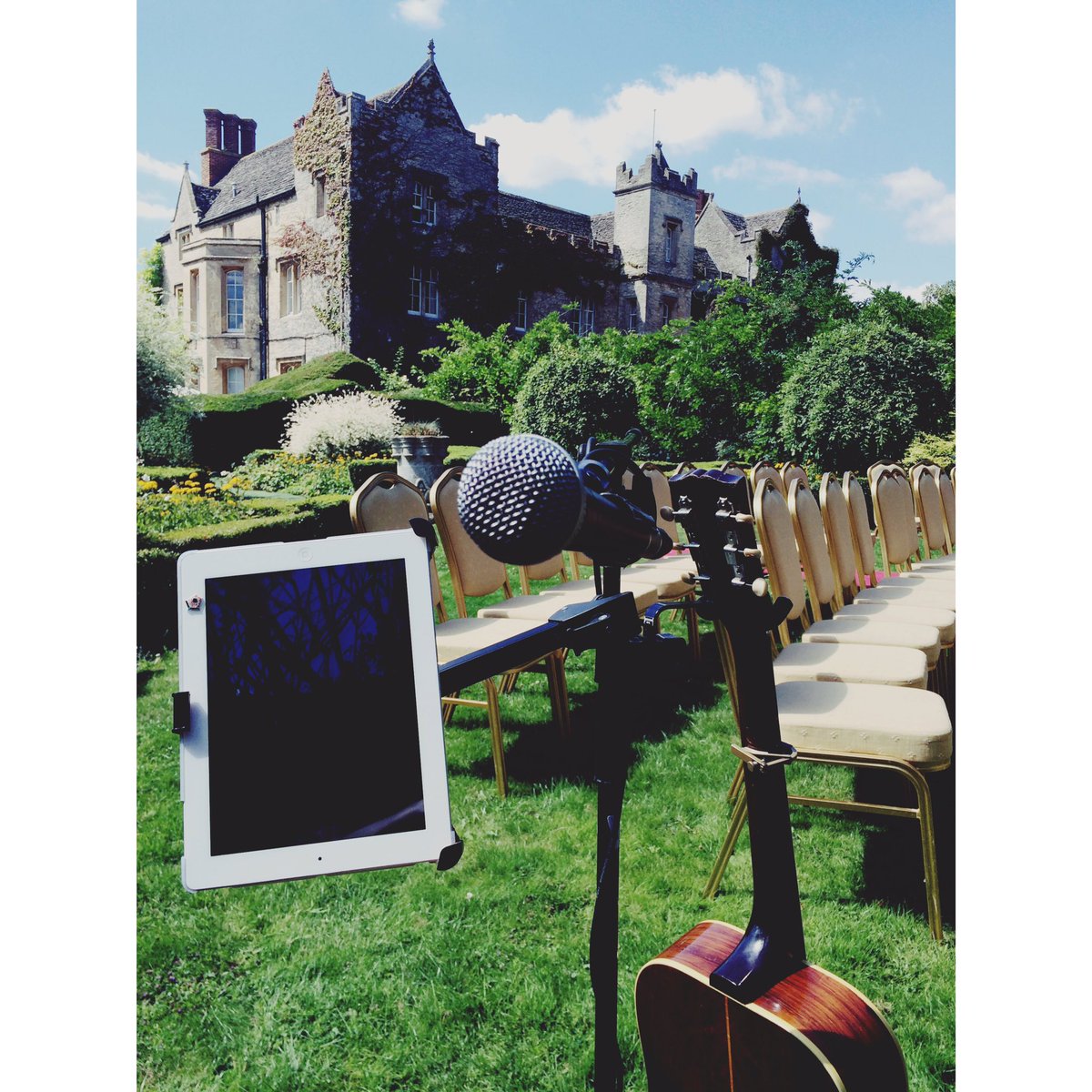 paperheartlaura's tweet photo. Waiting for the #weddingguests is soo difficult with all this sunshine #weddingseason #weddingmusic #BritishSummer https://t.co/HaJ1jEl4I9