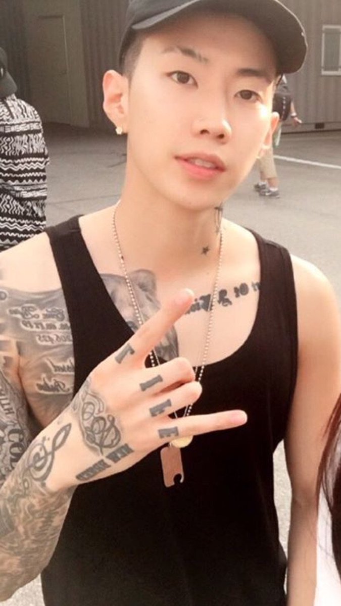 JayParkBallers's tweet photo. Jay Park in blank tank, AOMG cap & gold chains ππ»π #simpleyet #schwaggy https://t.co/qRbbfhE847
