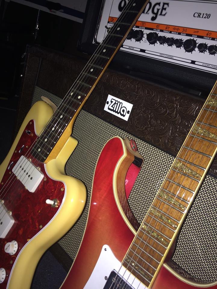 mauserbean's tweet image. Dü Pig family jewels #Zilla #ZillaCabs #Orange #OrangeAmp #Fender #Jazzmaster #Ibanez #Rickenbacker #CheekyRipOff