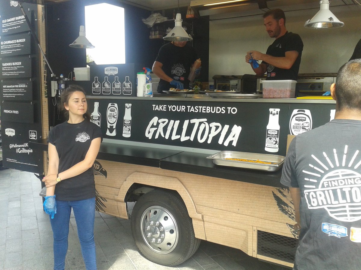 Mark_levin123's tweet photo. Waiting for my free burger. Looking lovely @Hellmanns #grilltopia yummmmmmm https://t.co/wecCcJZqsR