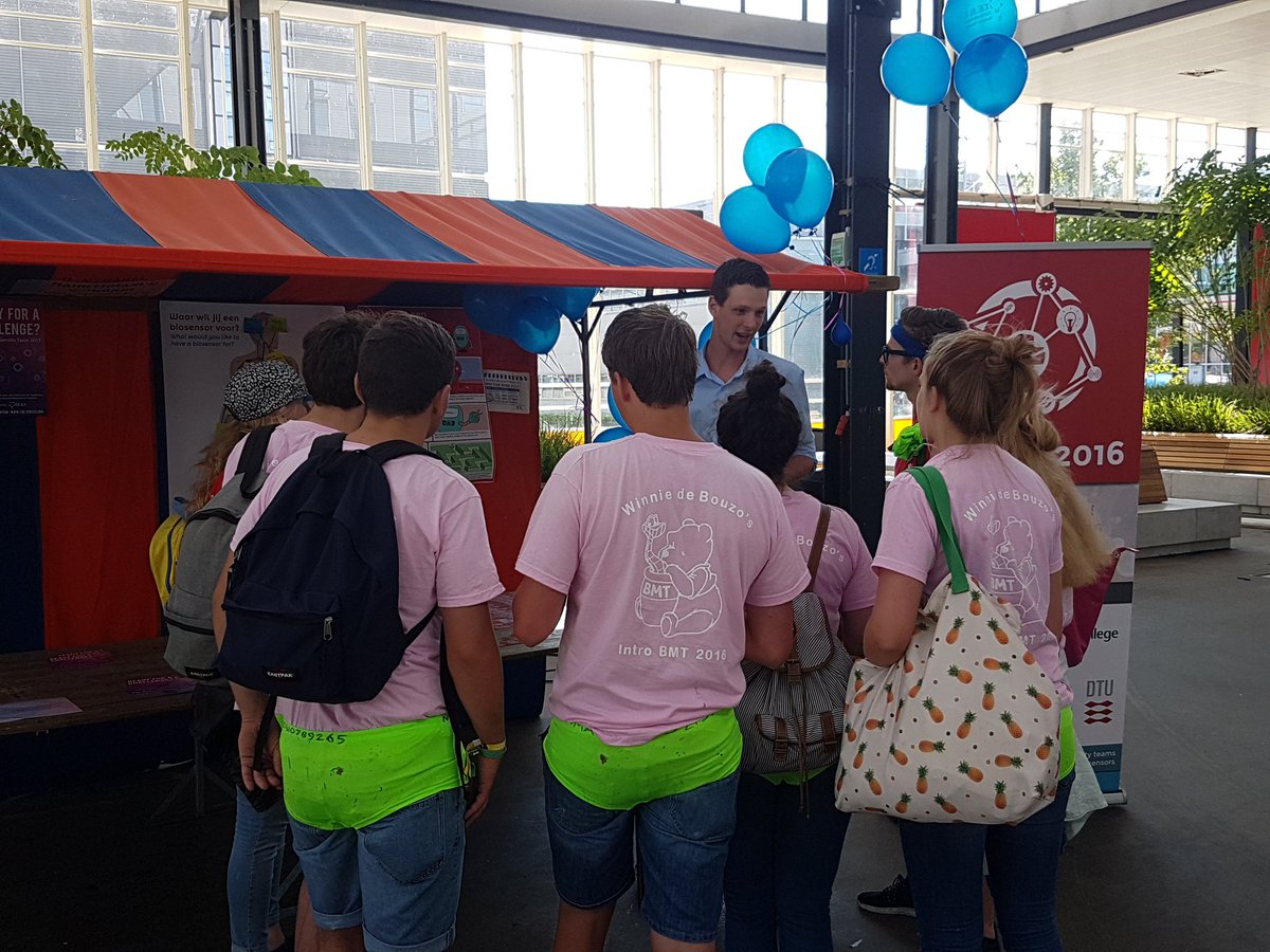 TESTbiosensor's tweet photo. Mats Verhoeven informing future team members? #TESTbiosensor #IntroTUe https://t.co/5wG5pyeRbj