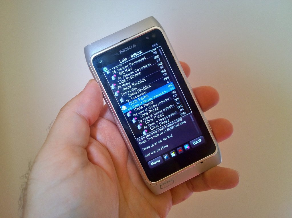 Nokia N8 email