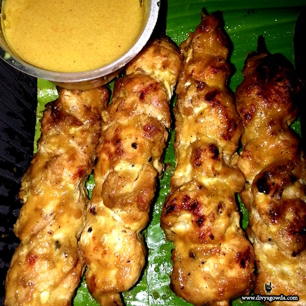 ImDGowda's tweet photo. Nothing like juicy,slurpy,saucy smokin hot barbecue spicy peanut cream #ChickenSatay on rainy evening in #Bengaluru https://t.co/HsEkNj6slA