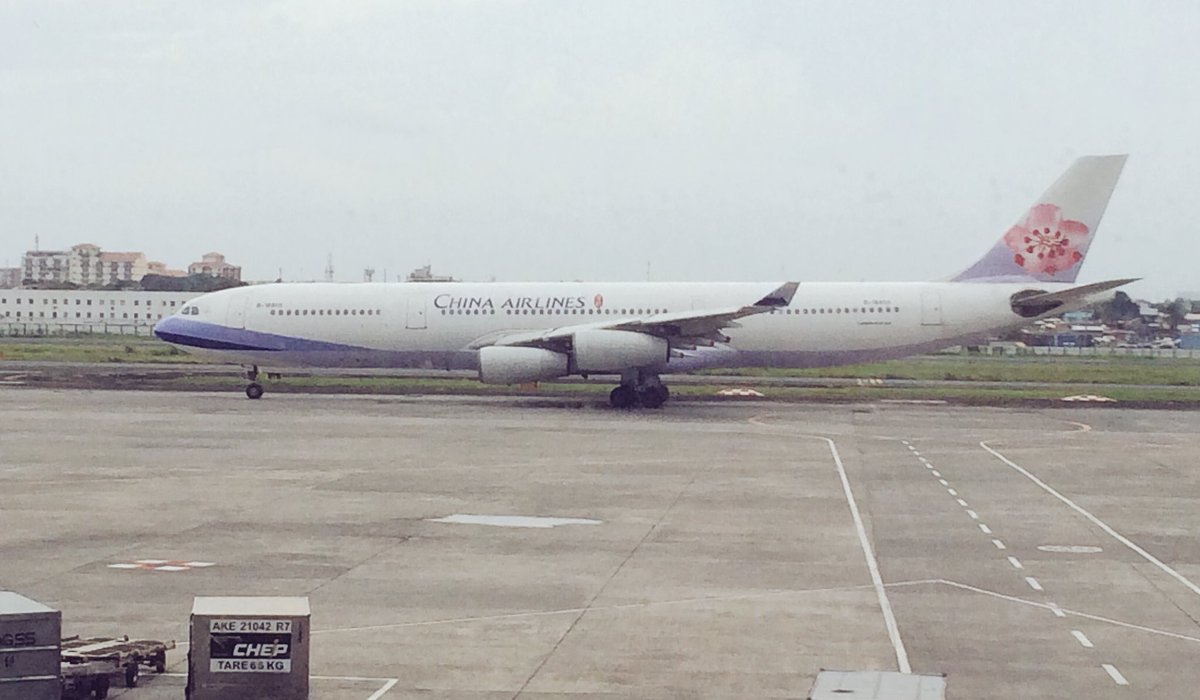 tj_roxas's tweet image. Plane spotted while waiting for the press con at NAIA T1. Hehe. Hello Airbus A340, Boeing 767 #avgeek #flyingsoon