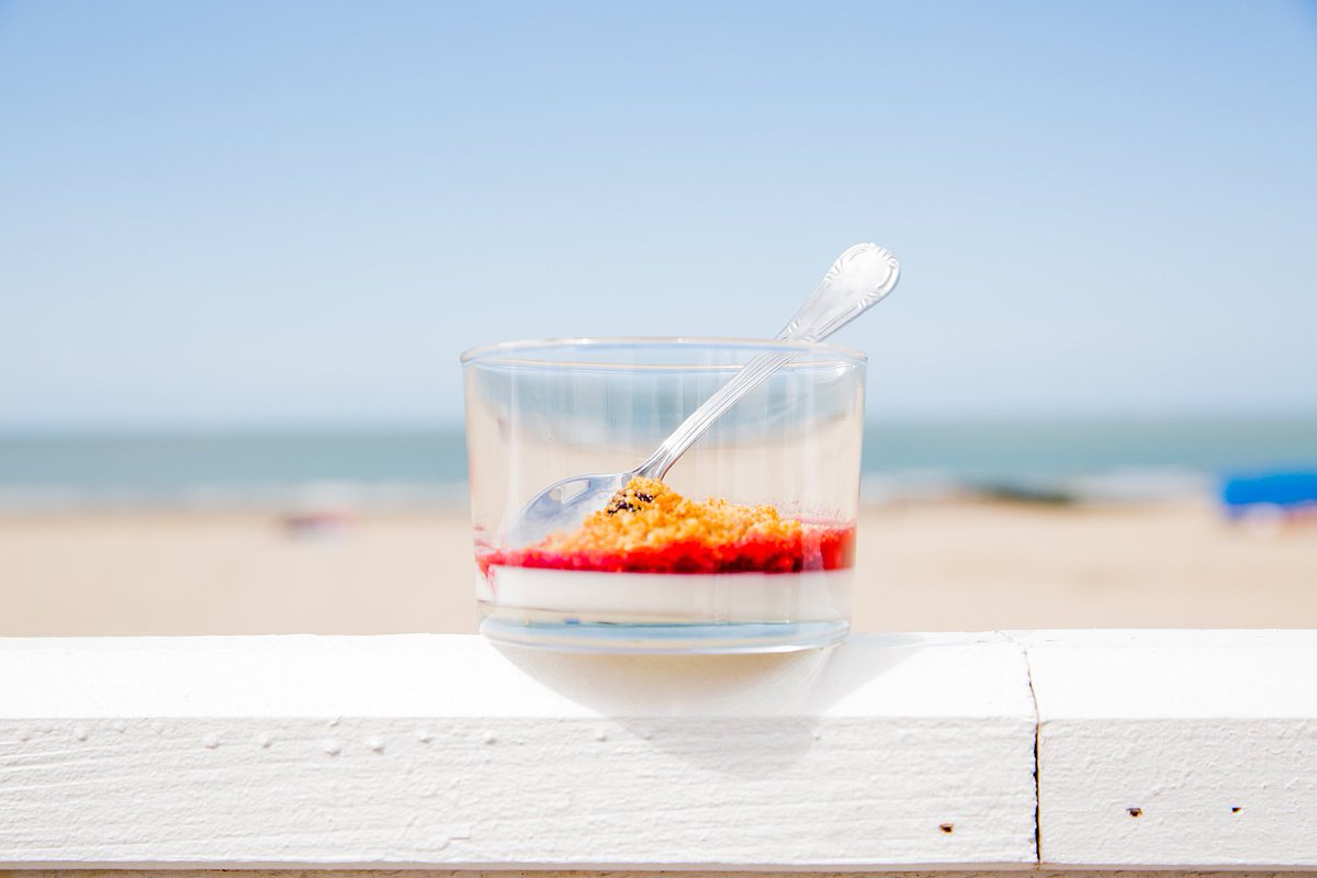 pictawall's tweet photo. Only 2 weeks left to enjoy summer at the #BMWBeachLounge! Be ready to relax. https://t.co/jk2Qq8Zcfv