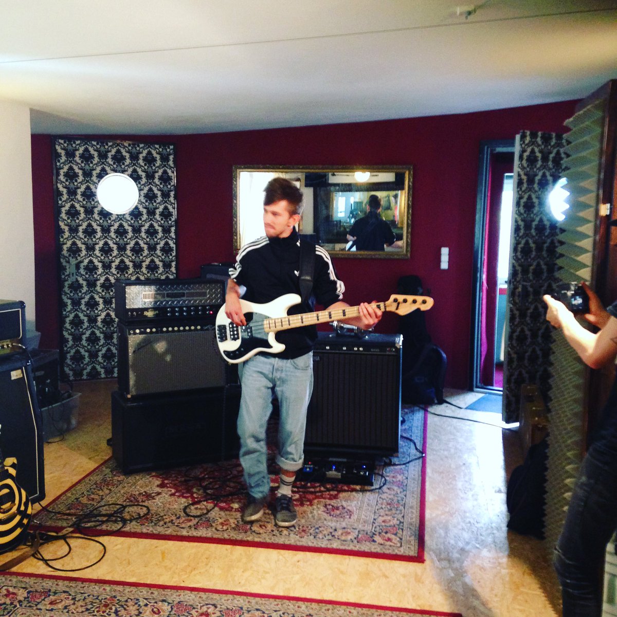 Butchersisters's tweet photo. Studiovideo. #thebutchersisters #respektundrobustheit #haftbefehl #cover https://t.co/koawMlZ8FE