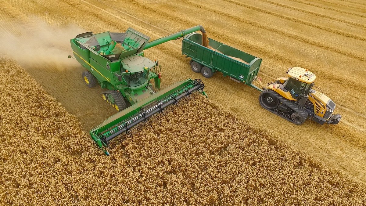 #Challenger fitted with <a href="/AgLeaderTech/">Ag Leader Technology</a> RTK guidance system +<a href="/JohnDeere/">John Deere USA</a> combine with JD RTK guidance by RVT #harvest16