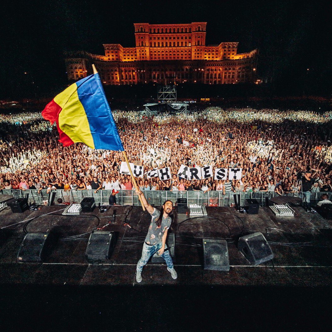 My first show in Bucharest Romania & holy shit it went down like this! 🙏🏼🙌🔥🏛 https://t.co/KgpMfmxFbW