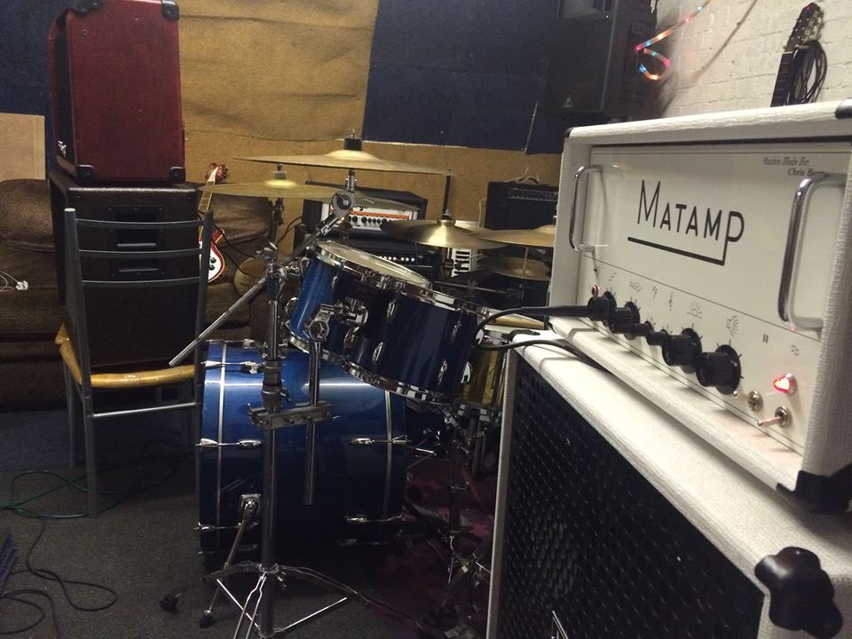 mauserbean's tweet image. Dü Pig's wall of noisy #Matamp #Rickenbacker #ZillaCabs #Ibanez #Fender