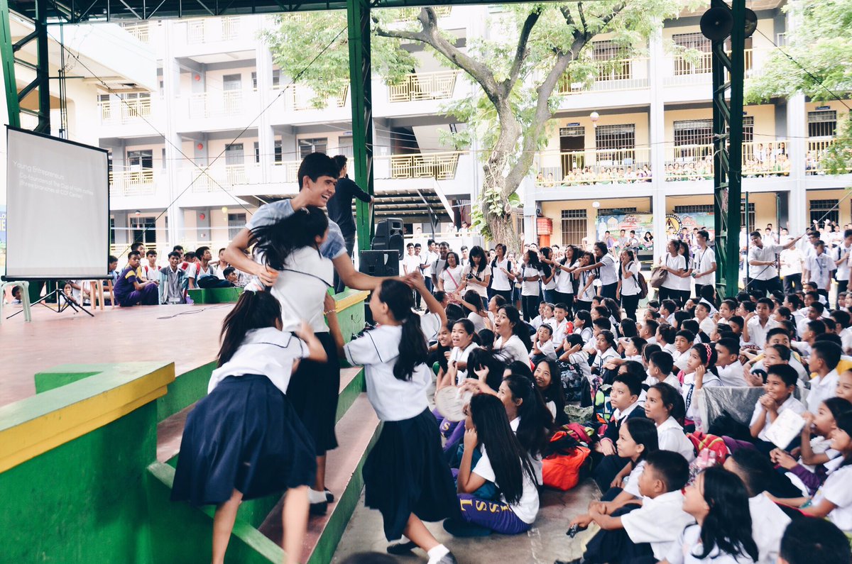 PerkinsTwins's tweet photo. 1st show of our last day in Marikina was great! Mahal namin kayo Conception Integrated School! ❤️ #PerkinspiredTour https://t.co/C2VHoubTpH