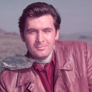 CaftanWoman's tweet photo. #ClassicTVs Davy Crocket and Daniel Boone, FESS PARKER born this date (1924–2010). The Light in the Forest, Smoky... https://t.co/mX2m8x0Dzd